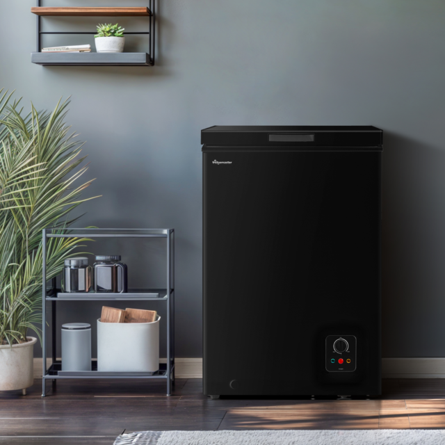 Fridgemaster MCF96EB 95L Black Chest Freezer
