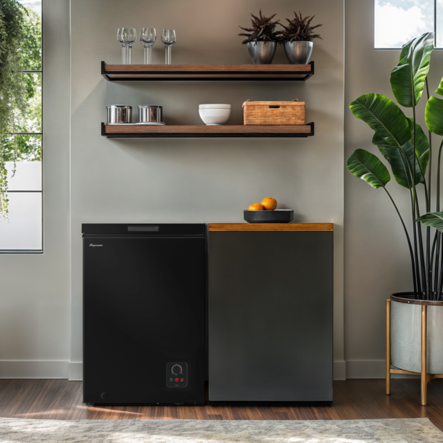 Fridgemaster MCF96EB 95L Black Chest Freezer