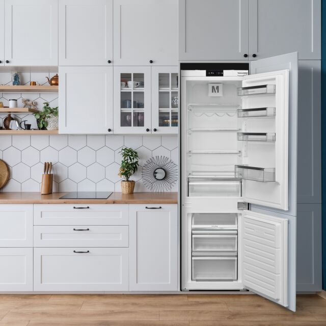 MONTPELLIER MIFF730FF Montpellier Miff730ff 70/30 Integrated Frost Free Fridge Freezer