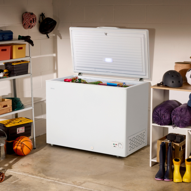 Sensis RFCHT01F300EW White 300L Chest Freezer